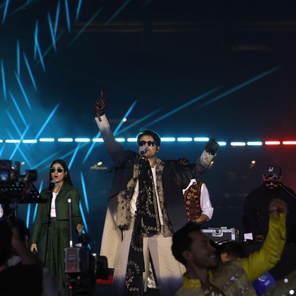 ali-zafar-electrifies-packed-dubai-international-stadiumat-dp-world-ilt20-season-4-opening-ceremony.Click to read full article.
